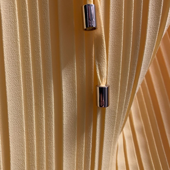 Ted Baker Yellow Pleated Racer Neck Top BNWT size 2 US 4-6 - Picture 8 of 11